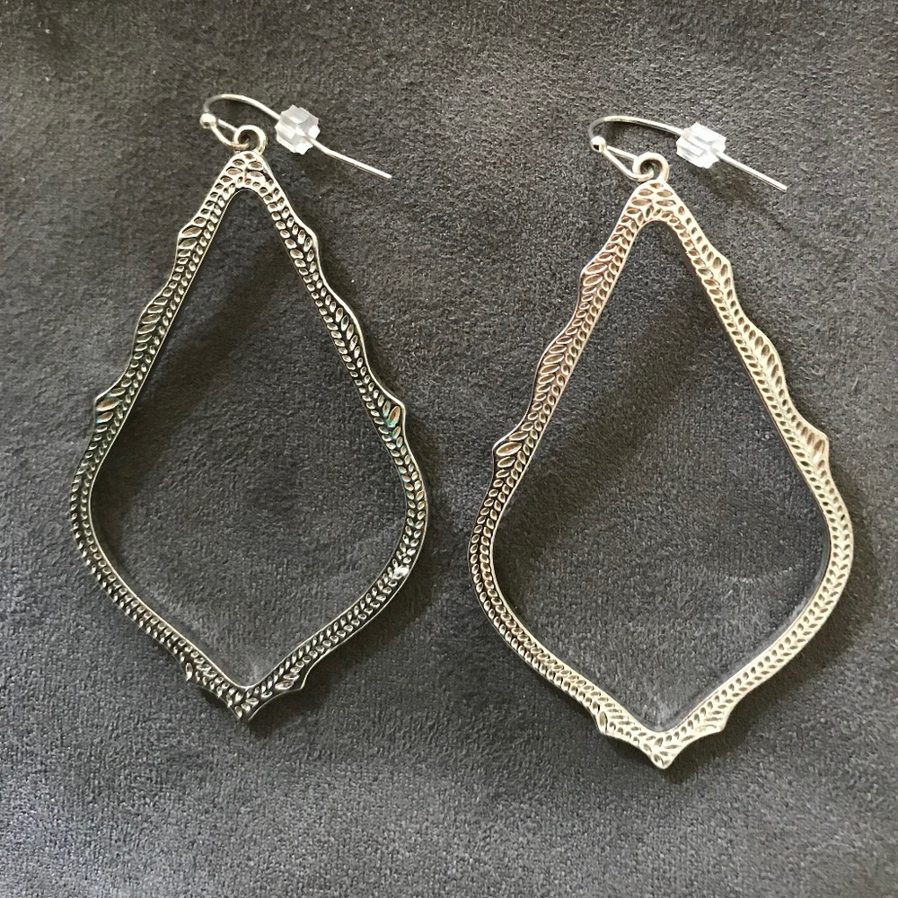 Kendra Scott “Sophee” Drop earrings